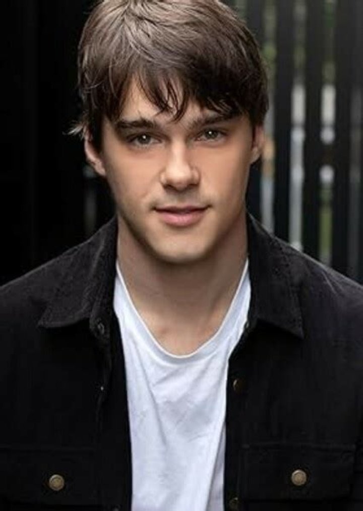 Mitchell Hope - Bio, Age, height, weight, Wiki, Facts and Family