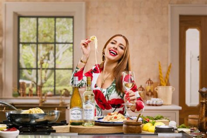 Nadia Caterina Munno(webvideostar) - Biography, Age, Net Worth, Wikipedia, Spotify, TikTok, Facebook, Facts and Family