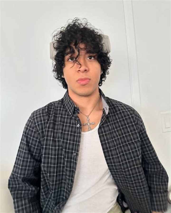 Nathan Arenas - Bio, Age, weight, height, Wiki, Facts and Family