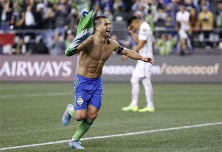 Nicolás Lodeiro - Bio, Age, weight, height, Wiki, Facts and Family