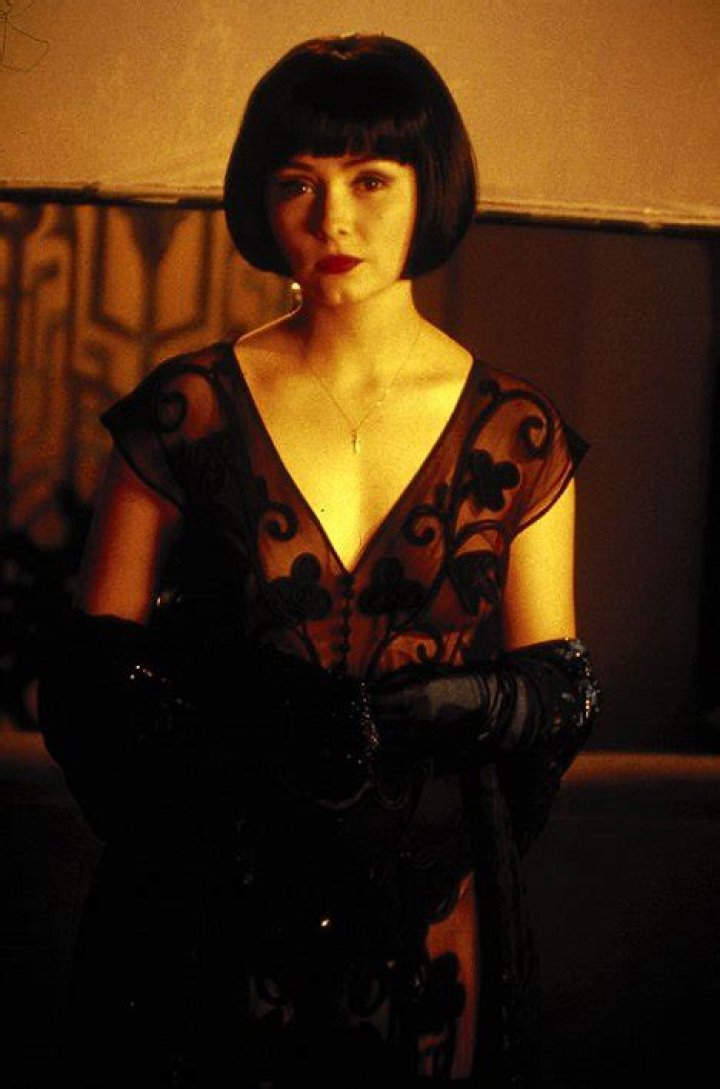 Nina Siemaszko - Bio, Age, Wiki, Facts and Family