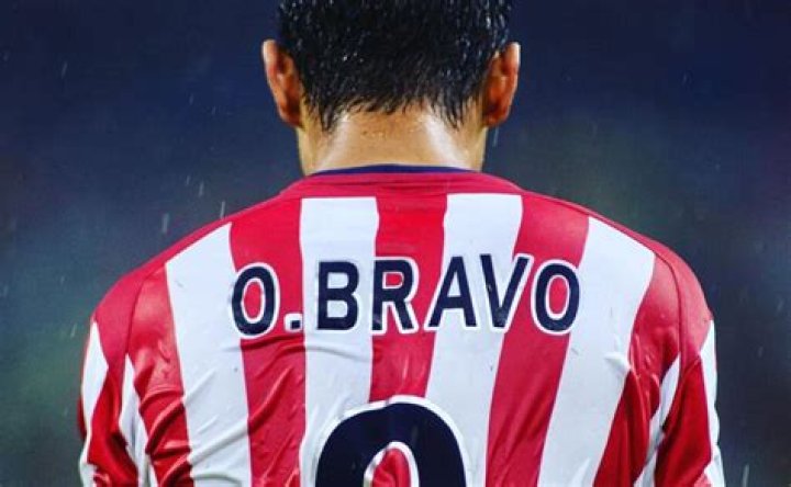 Omar Bravo - Bio, Age, weight, height, Wiki, Facts and Family
