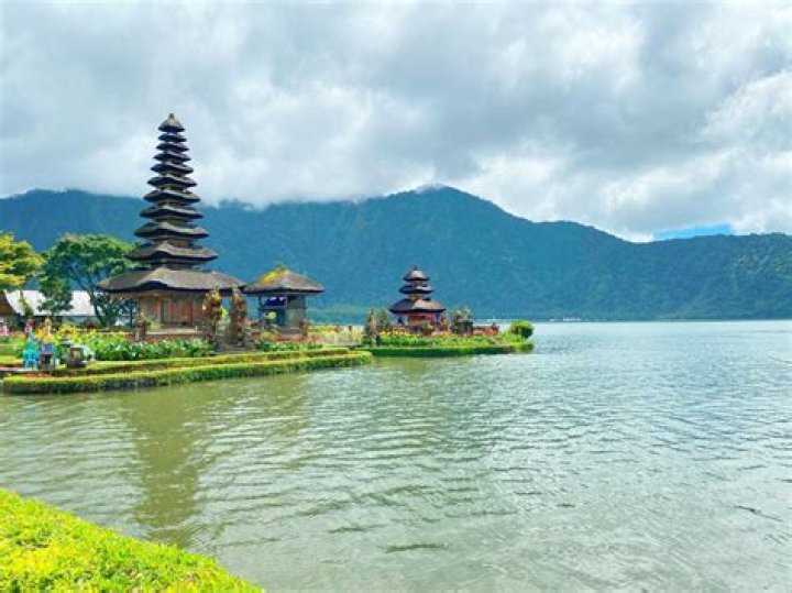 Orlando Bloom - Bio, Age, net worth, height, Wiki, Facts and Family