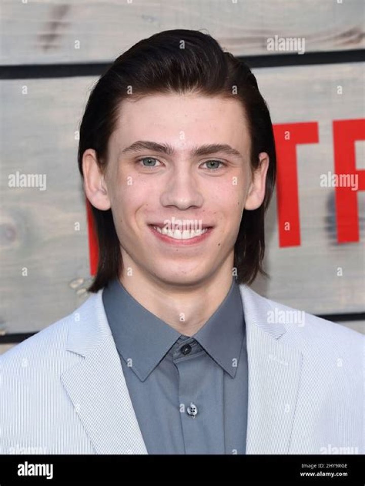 Owen Teague - Bio, Age, weight, height, Wiki, Facts and Family