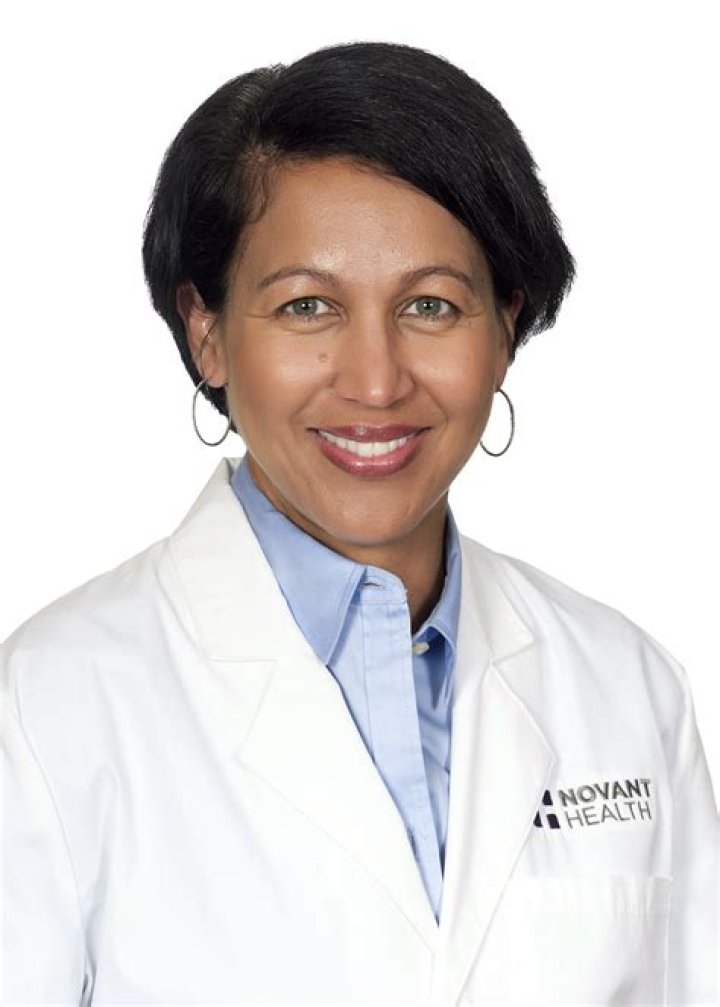 Pam Oliver - Bio, Age, Wiki, Facts and Family