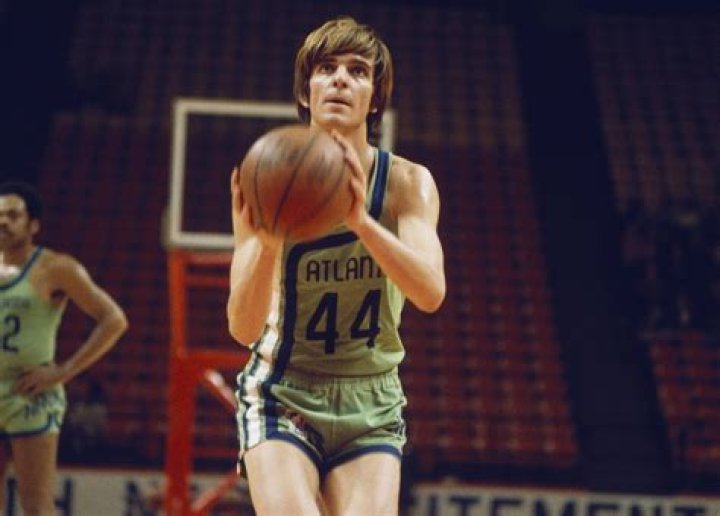 Pete Maravich - Bio, Age, height, Wiki, Facts and Family