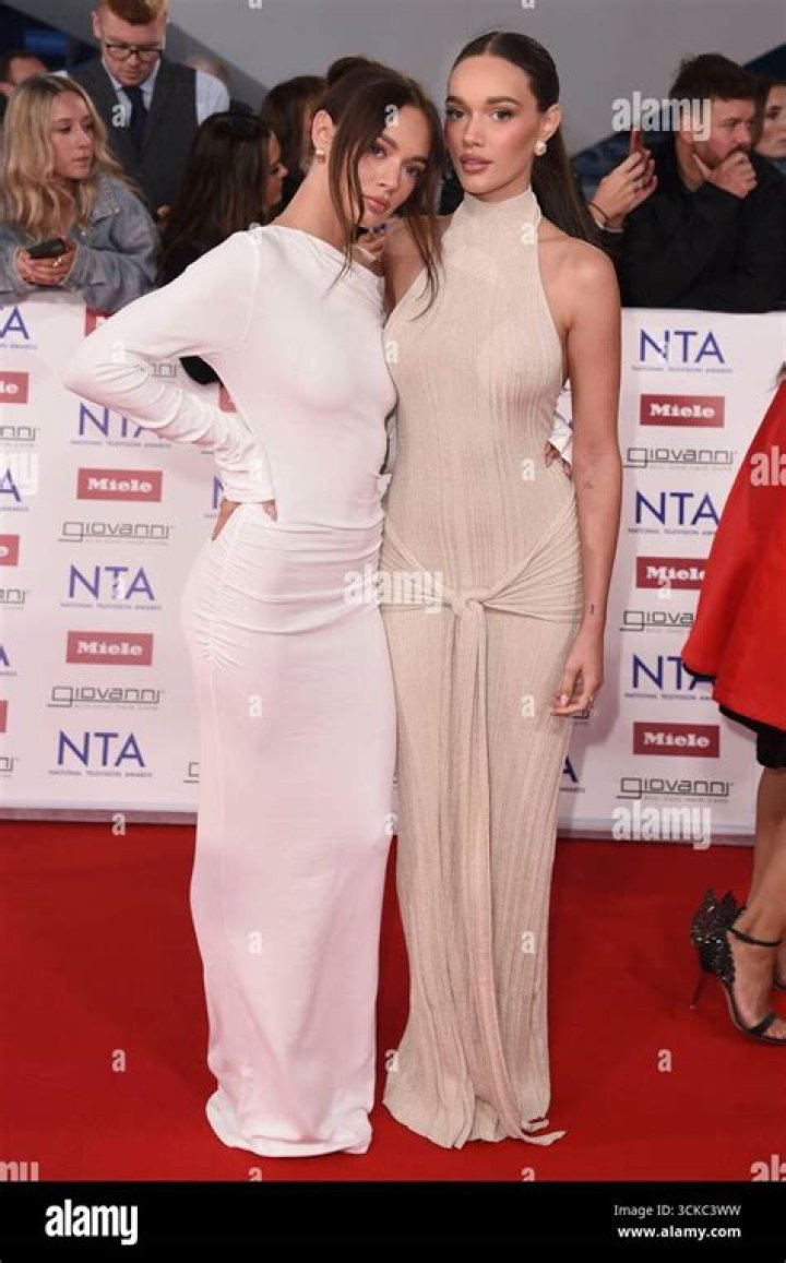 Phoebe Tomlinson - Bio, Age, Wiki, Facts and Family