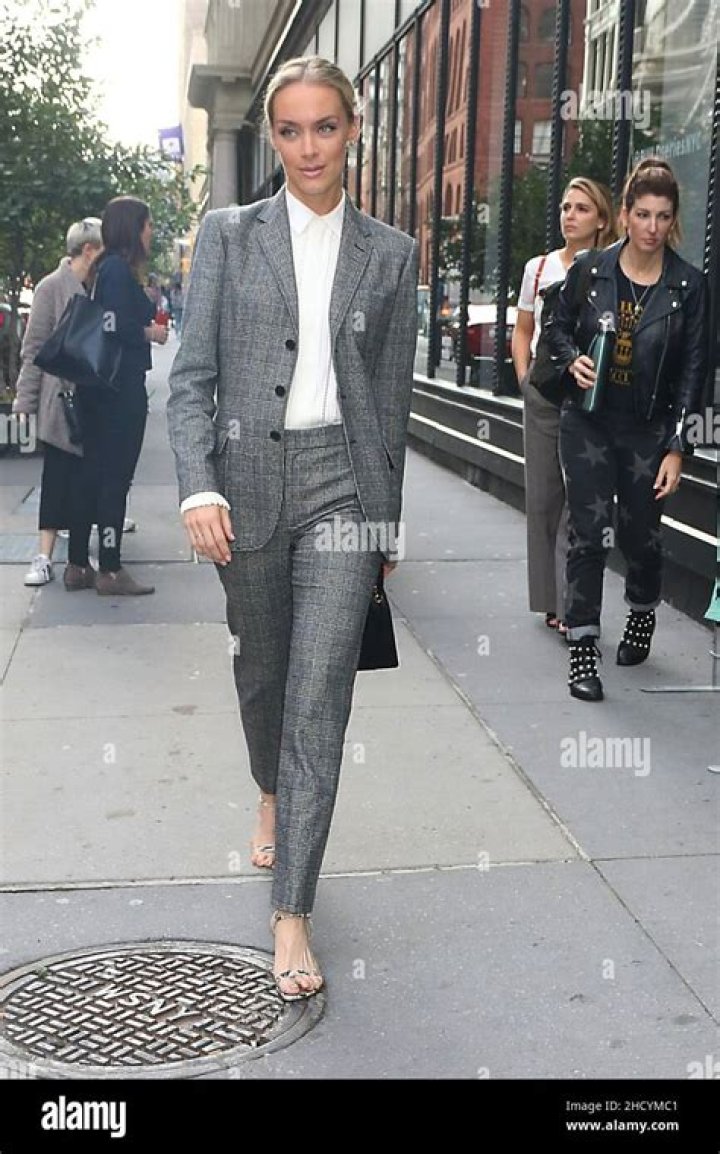 Rachel Skarsten - Bio, Age, Wiki, Facts and Family