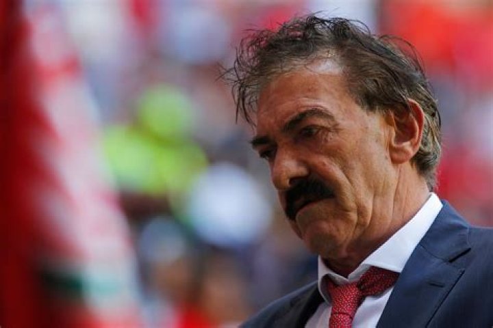 Ricardo Lavolpe - Bio, Age, height, Wiki, Facts and Family