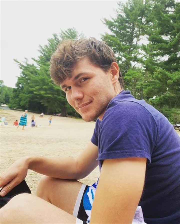 Robert Capron - Bio, Age, height, Wiki, Facts and Family