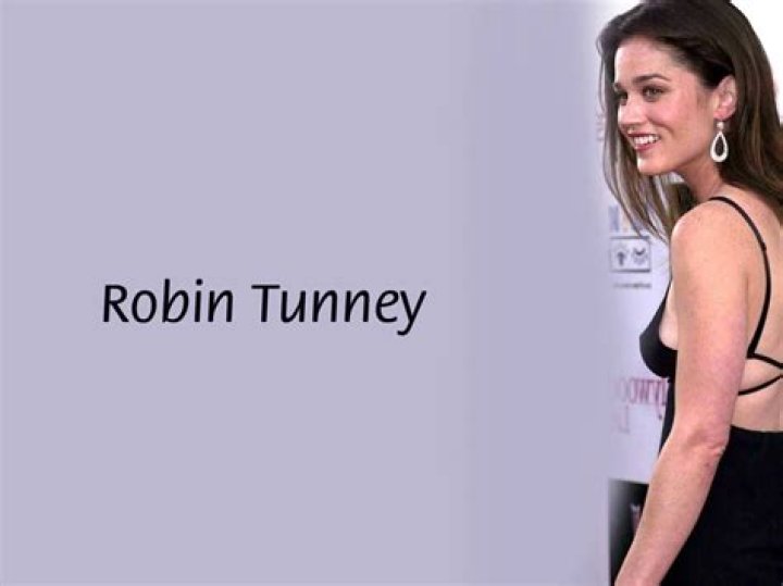 Robin Tunney - Bio, Age, Wiki, Facts and Family