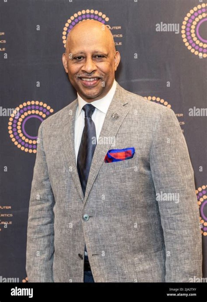Ruben Santiago-Hudson - Bio, Age, Wiki, Facts and Family