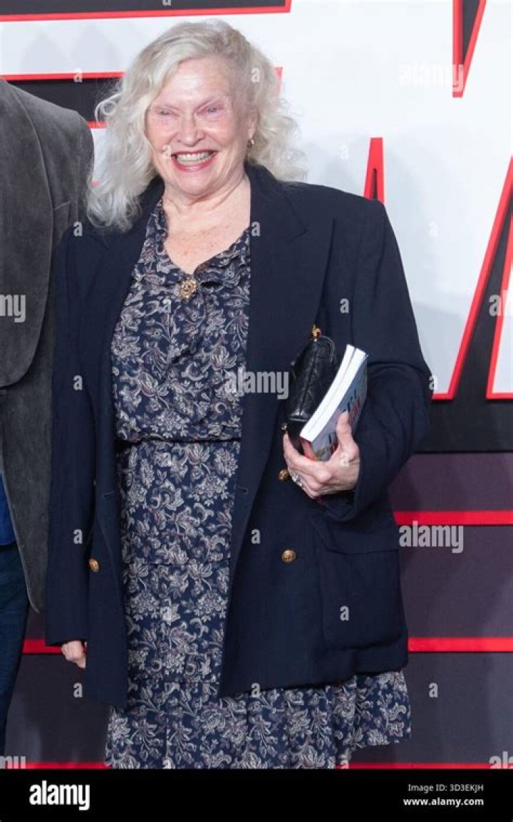 Sandra Dickinson - Bio, Age, Wiki, Facts and Family