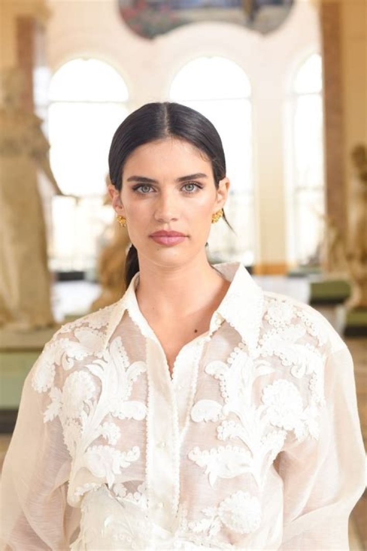 Sara Sampaio - Bio, Age, Wiki, Facts and Family