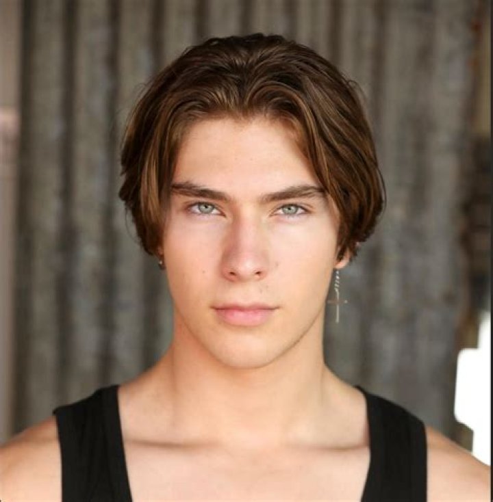 Sawyer Sharbino - Bio, Age, height, weight, Wiki, Facts and Family