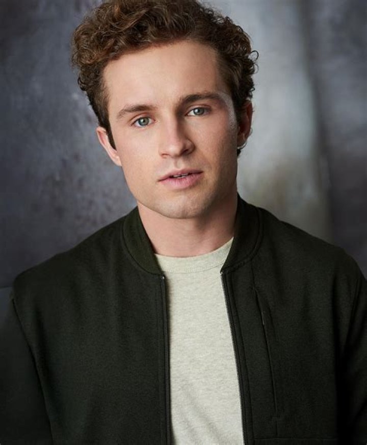 Sean Giambrone - Bio, Age, net worth, siblings, weight, height, Wiki, Facts and Family