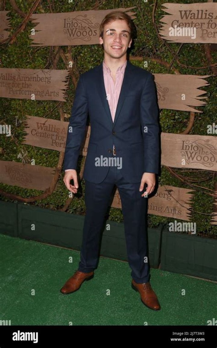 Sean Grandillo - Bio, Age, height, weight, Wiki, Facts and Family