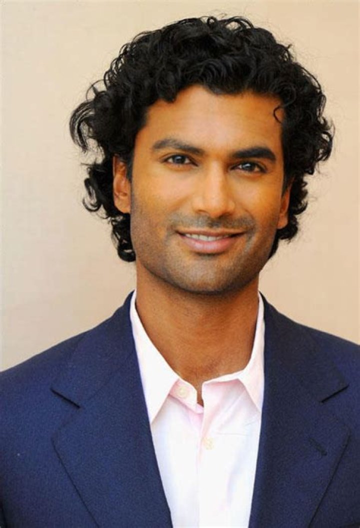 Sendhil Ramamurthy - Bio, Age, net worth, weight, height, Wiki, Facts and Family