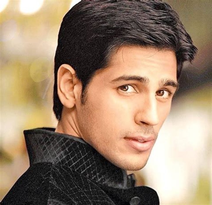 Sidharth Malhotra - Bio, Age, siblings, height, Wiki, Facts and Family