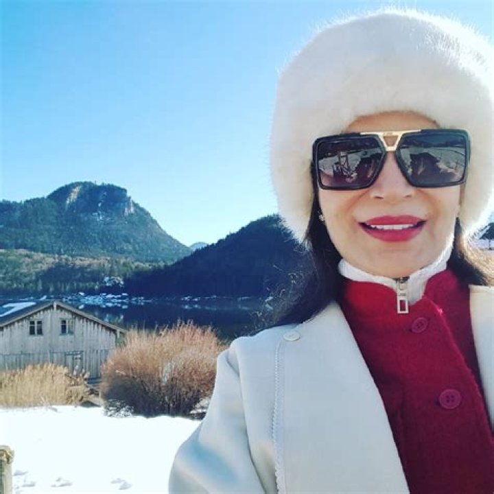 Simi Garewal - Bio, Age, Wiki, Facts and Family