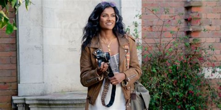 Simone Ashley - Bio, Age, Wiki, Facts and Family