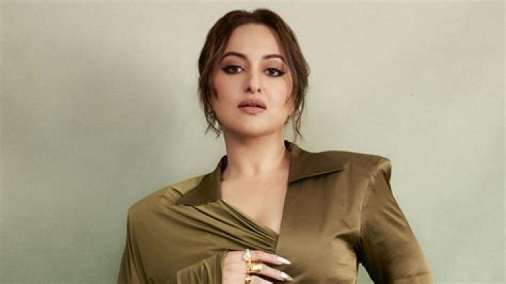 Sonakshi Sinha - Bio, Age, Wiki, Facts and Family