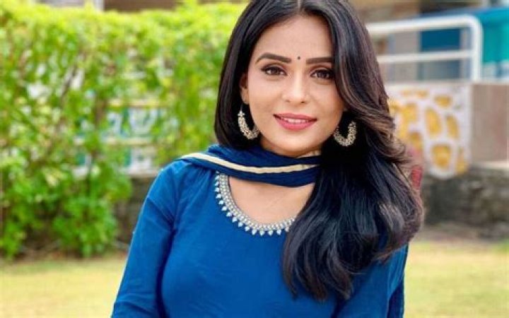 Sonal Vengurlekar - Bio, Age, Wiki, Facts and Family
