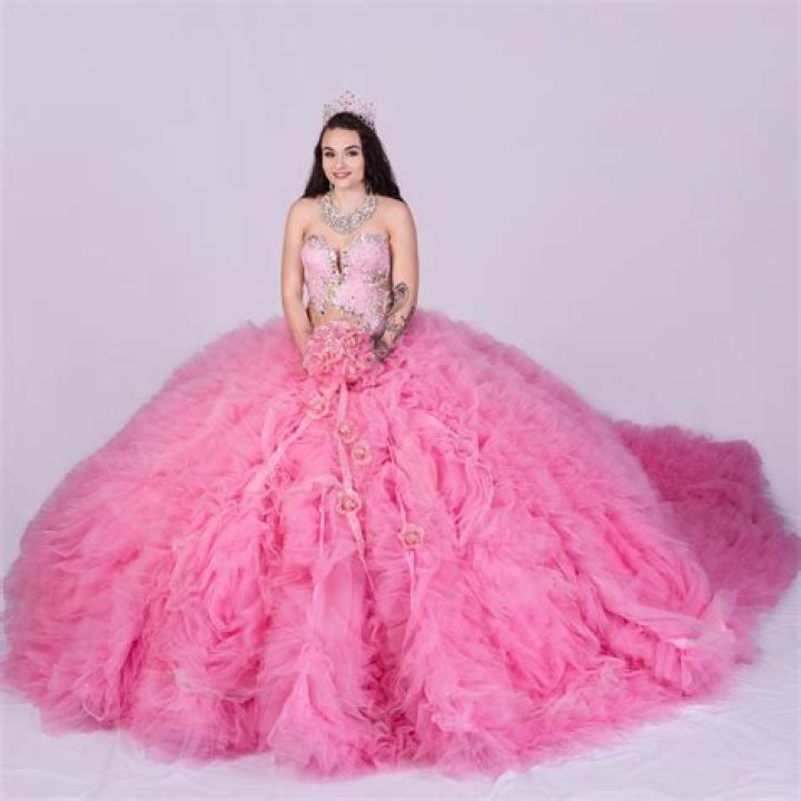 Sondra Celli (fashiondesigner) - Wikipedia, Age, Net Worth, Biography , Spotify, TikTok, Facebook, Facts and Family