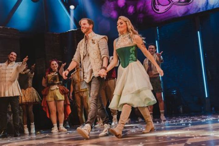 Stark Sands - Bio, Age, height, Wiki, Facts and Family