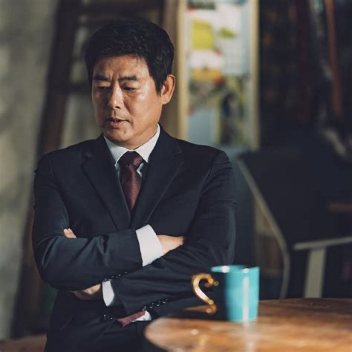 Sung Dong-il - Bio, Age, siblings, height, Wiki, Facts and Family