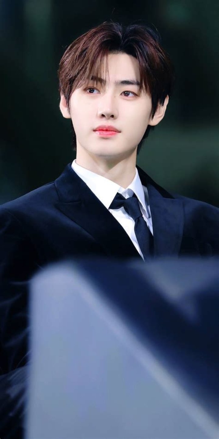 Sung Hoon - Bio, Age, height, Wiki, Facts and Family