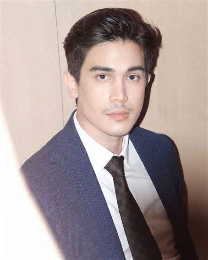 Sunny Suwanmethanon - Bio, Age, siblings, height, Wiki, Facts and Family