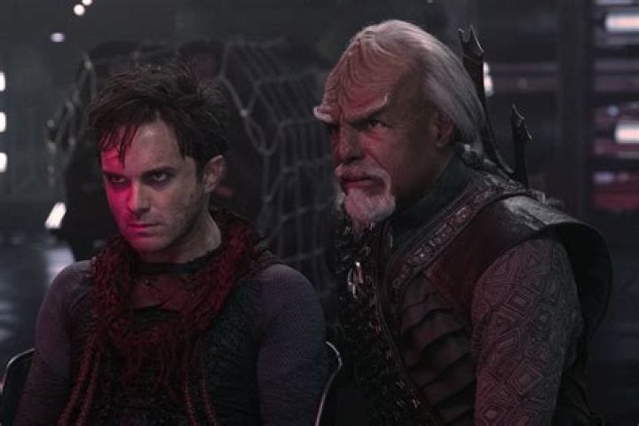 Thomas Dekker - Bio, Age, net worth, height, Wiki, Facts and Family