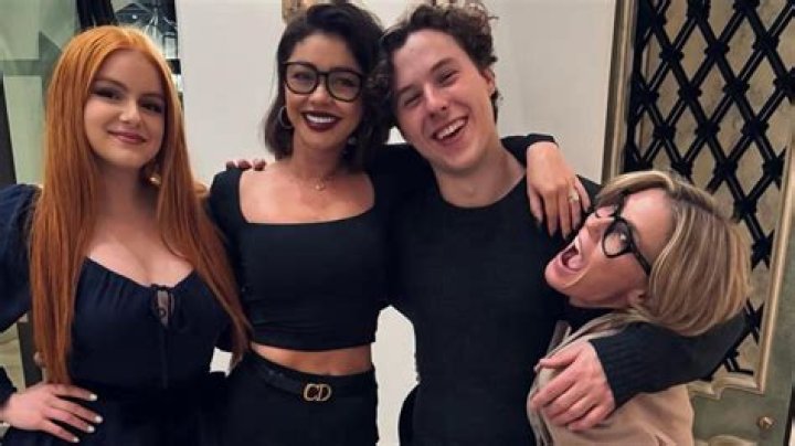 Ty Burrell - Bio, Age, net worth, weight, height, Wiki, Facts and Family