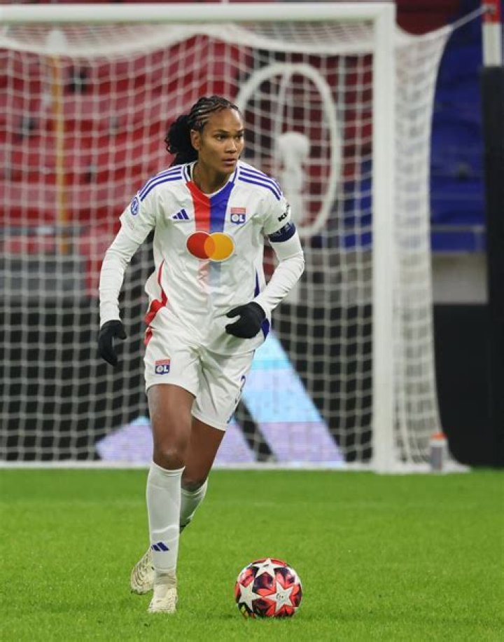 Wendie Renard - Bio, Age, height, weight, Wiki, Facts and Family