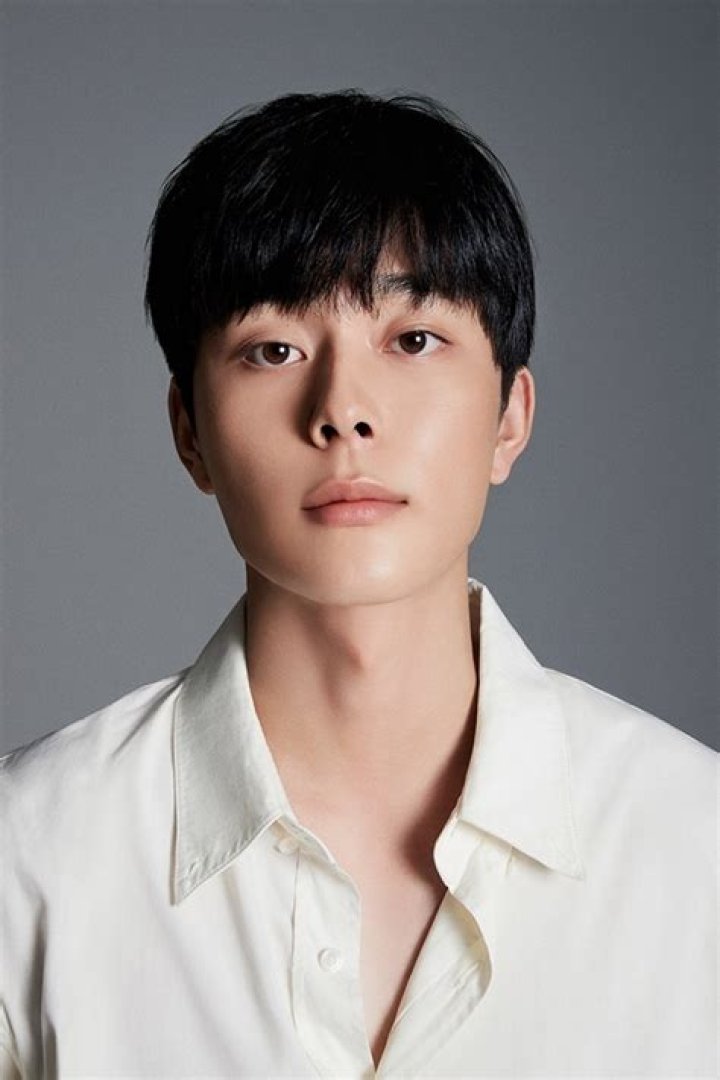 Yoo Sun - Bio, Age, Wiki, Facts and Family