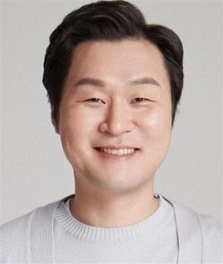Yoon Kyung-ho: Stage Actor Detailed Bio, Age, Birthday, & Height Insights and more