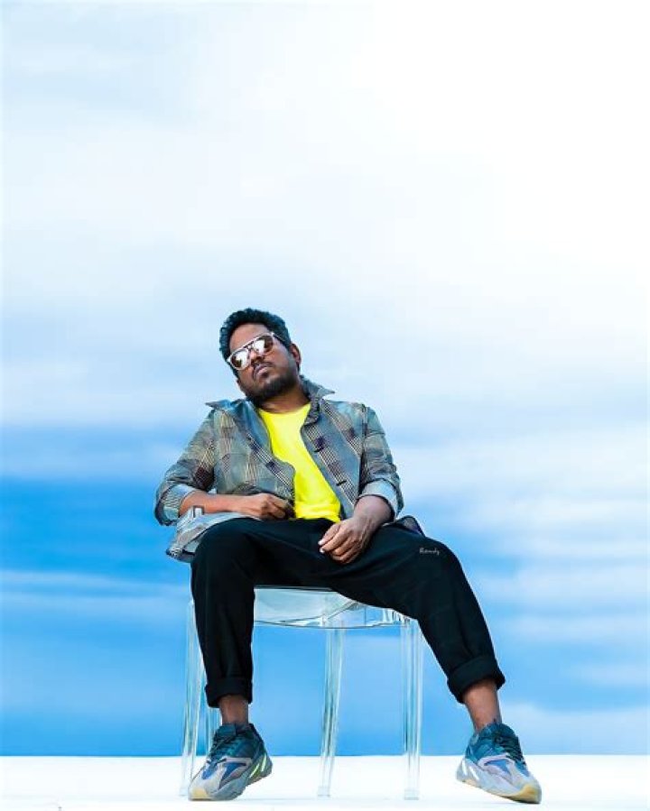 Yuvan Shankar Raja - Bio, Age, height, weight, Wiki, Facts and Family