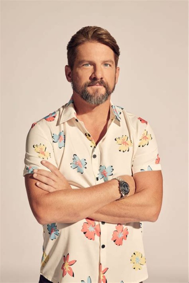 Zachary Knighton - Bio, Age, net worth, height, Wiki, Facts and Family